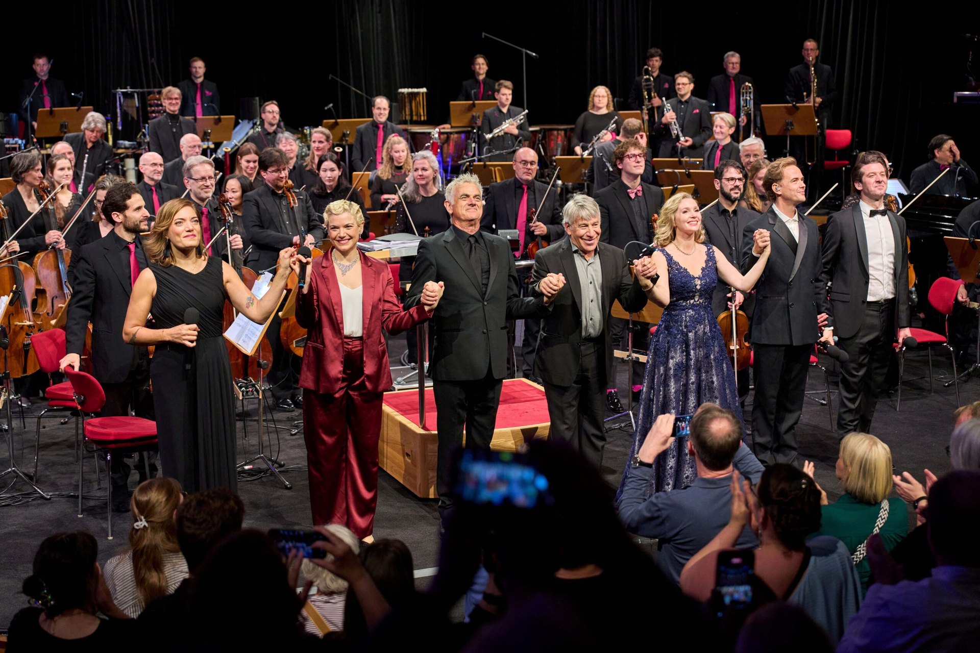 Roberta Valentini, Milica Jovanović, Guy Simpson, Stephen Schwartz, Harriet Jones, Anton Zetterholm, Thomas Hohler und WDR Funkhausorchester