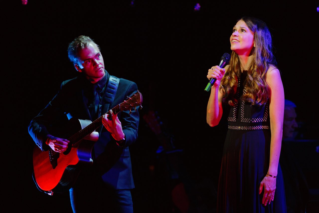Sutton Foster, with Daniel Maher on guitar